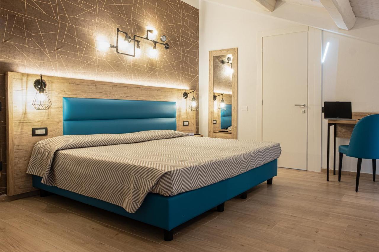 Cuneo Hotel ภายนอก รูปภาพ