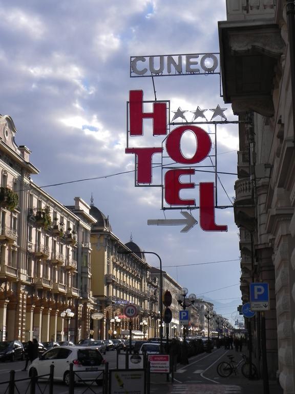 Cuneo Hotel ภายนอก รูปภาพ