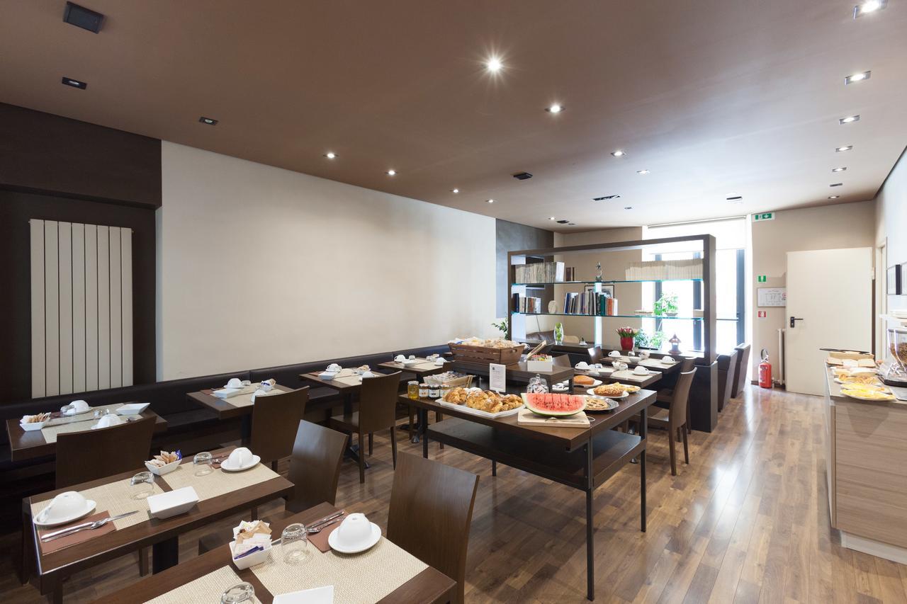 Cuneo Hotel ภายนอก รูปภาพ